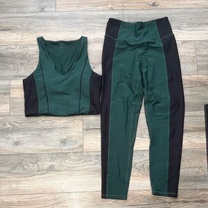 Women’s Two-Piece Green & Black Active Leggings Set